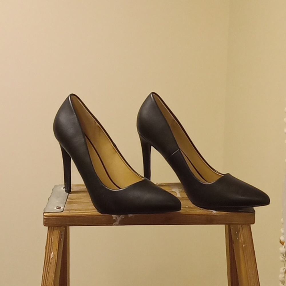 Size 7 heels slip on black 🖤